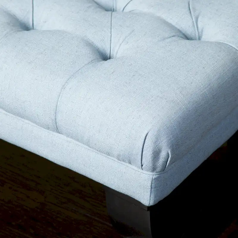 Stoffbezogene Ottoman-Sitzbank mit Beinen aus Birkenholz 104 cm L x 44 cm B x 43 cm H