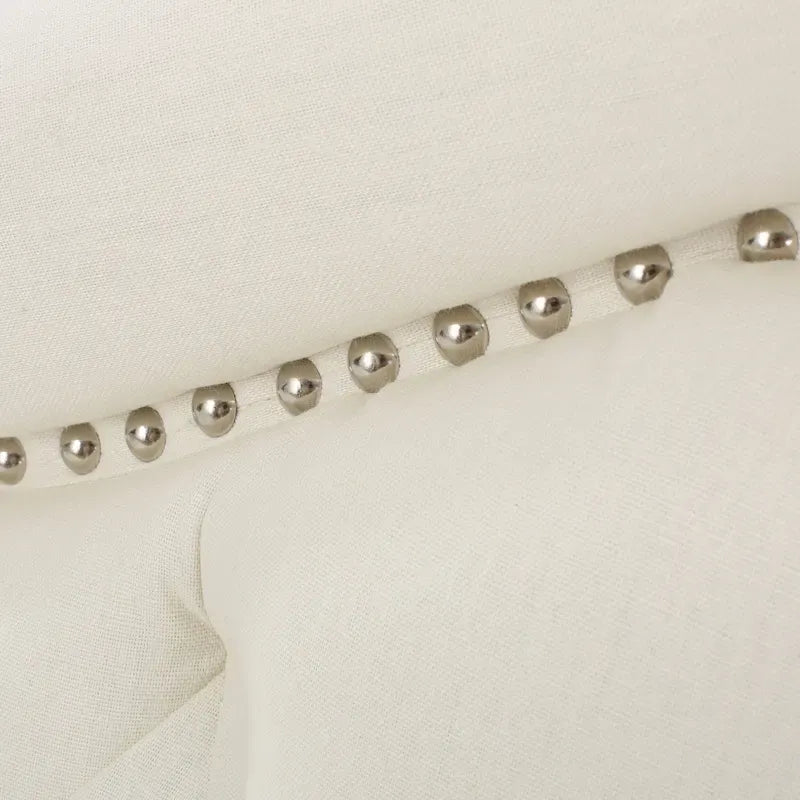 Stoffbezogenes Doppel-/Queensize-Kopfteil mit Rautensteppung und Nagelbesatz